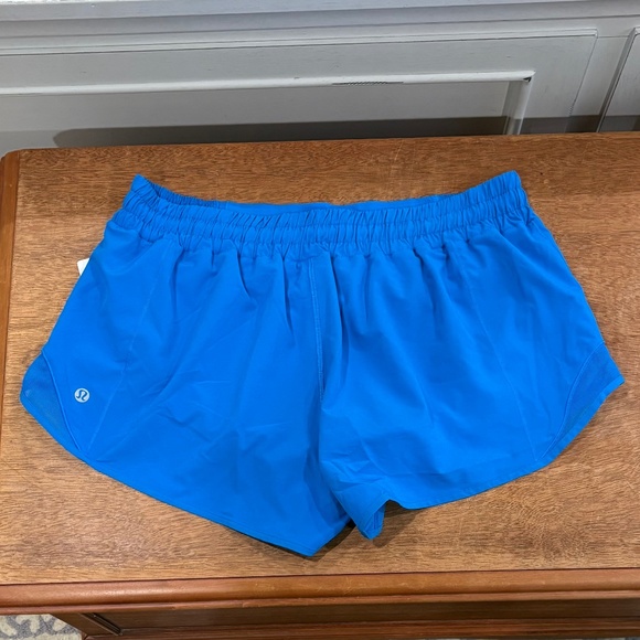 Lululemon Hotty Hot Low-Rise Lined Short 2.5" Poolside - Picture 6 of 7